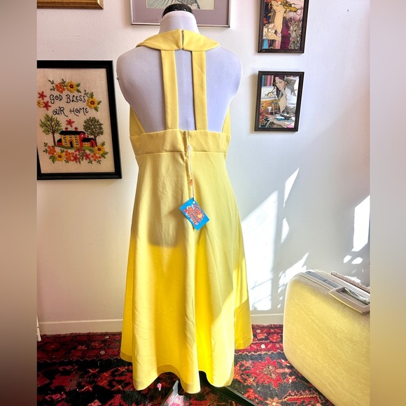 1970s Vintage Sunny Yellow Halter Back Day Dress - Picture 5 of 6